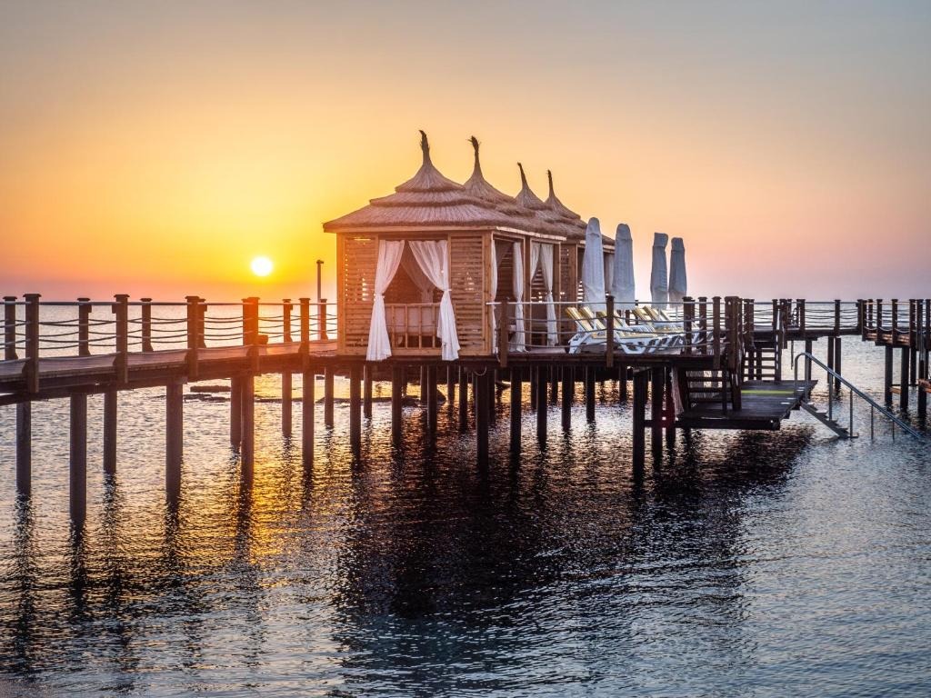 هتل سالامیس بی کونتی